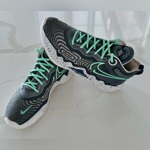 ***SOLD***
NIKE Air Zoom GT Run Armory Slate Green Glow CZ0202-400 Size 11